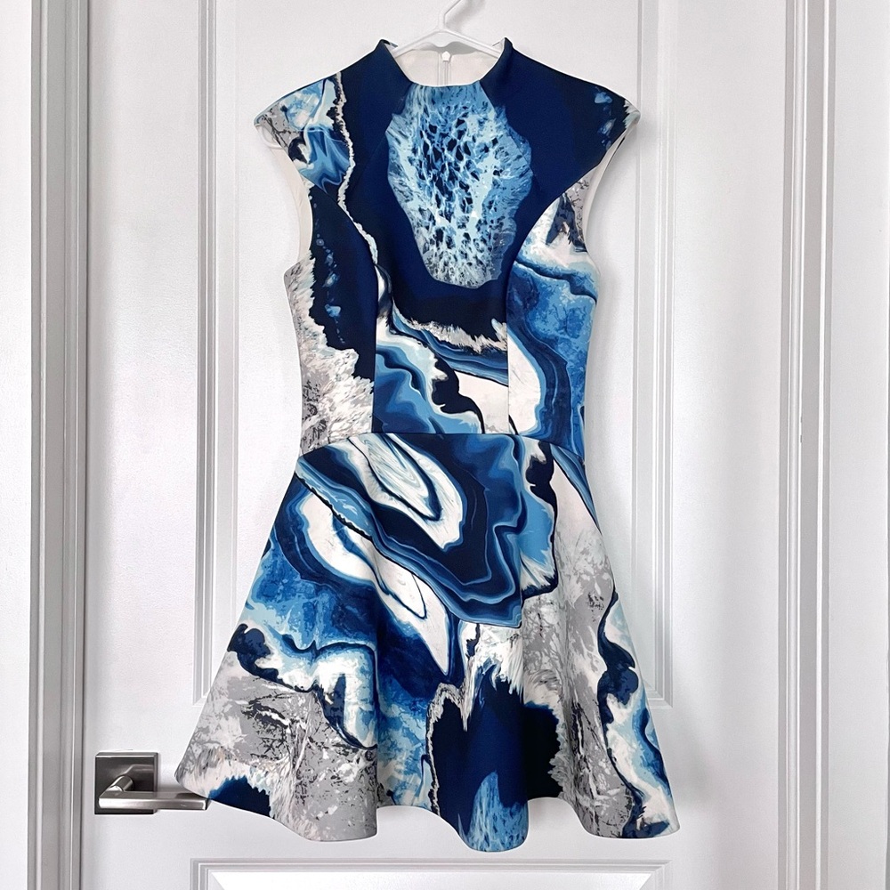 C/MEO COLLECTIVE Neoprene Cocktail Dress Blue & White Marbled Print XS Cameo